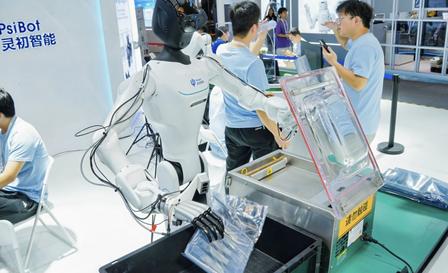 A WAIC 2026 sikeresen zárult: 300 fizikai robotot telepítettek-egyszerre a kínai megtestesült rob...
